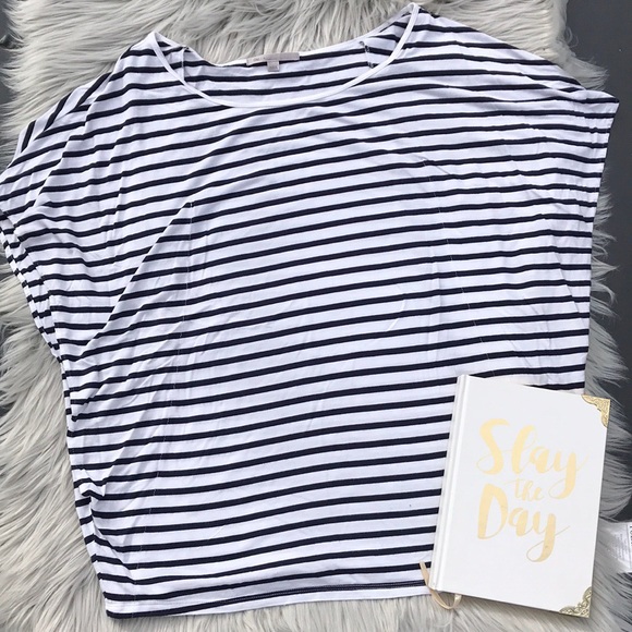 GAP Tops - Gap Navy blue and white striped short sleeve